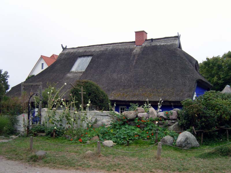 Die legendäre Blaue Scheune in Vitte, die den Ruf Hiddensees als Künstlerkolonie begründete.