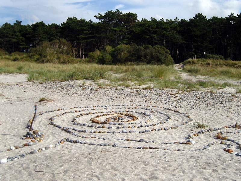 Stein-Labyrinth am Strand von Neuendorf auf Hiddensee